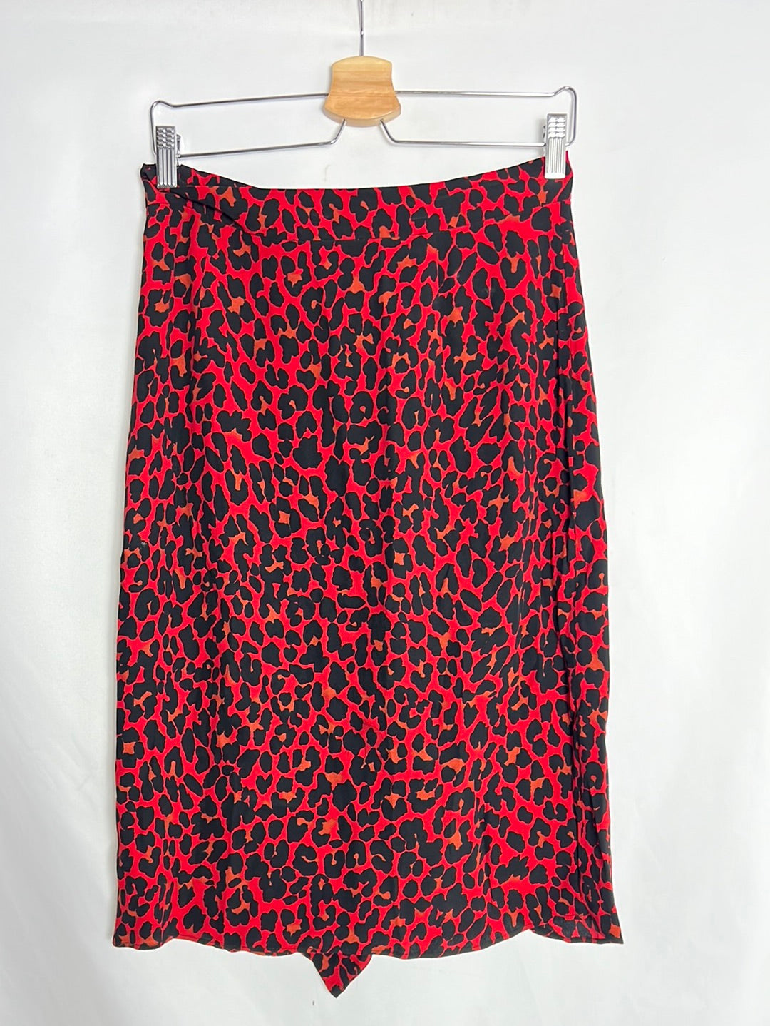 ZARA. Falda roja animal print.T M