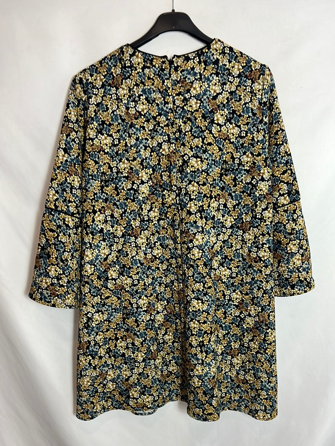 ZARA. Short floral dress with half sleeves. TL