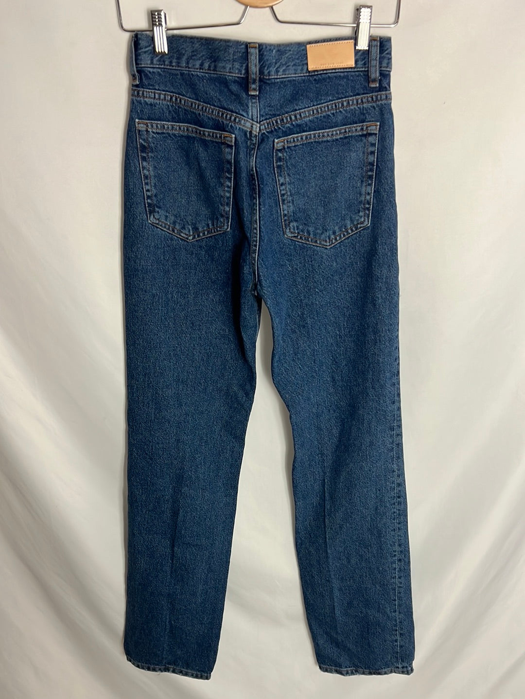 MANGO. Straight-leg jeans. Size 34