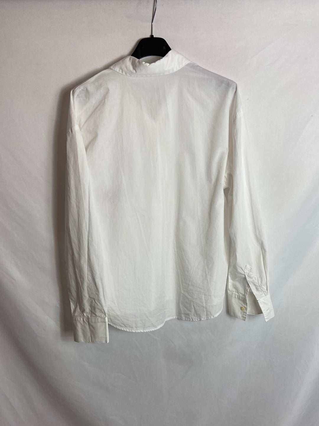 EXCUSE ME. White shirt with pocket detail TM