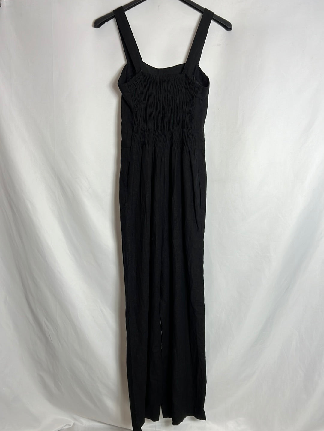 ZARA. Mono negro largo efecto lino. T XS