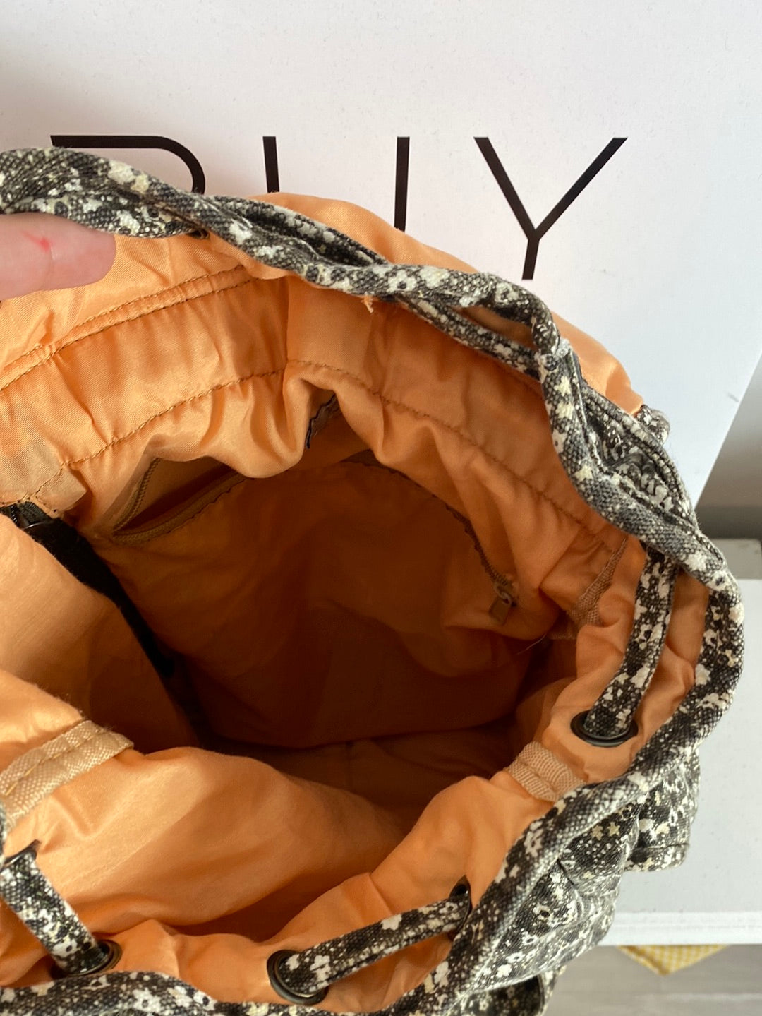 OTRAS. Mochilla marrón