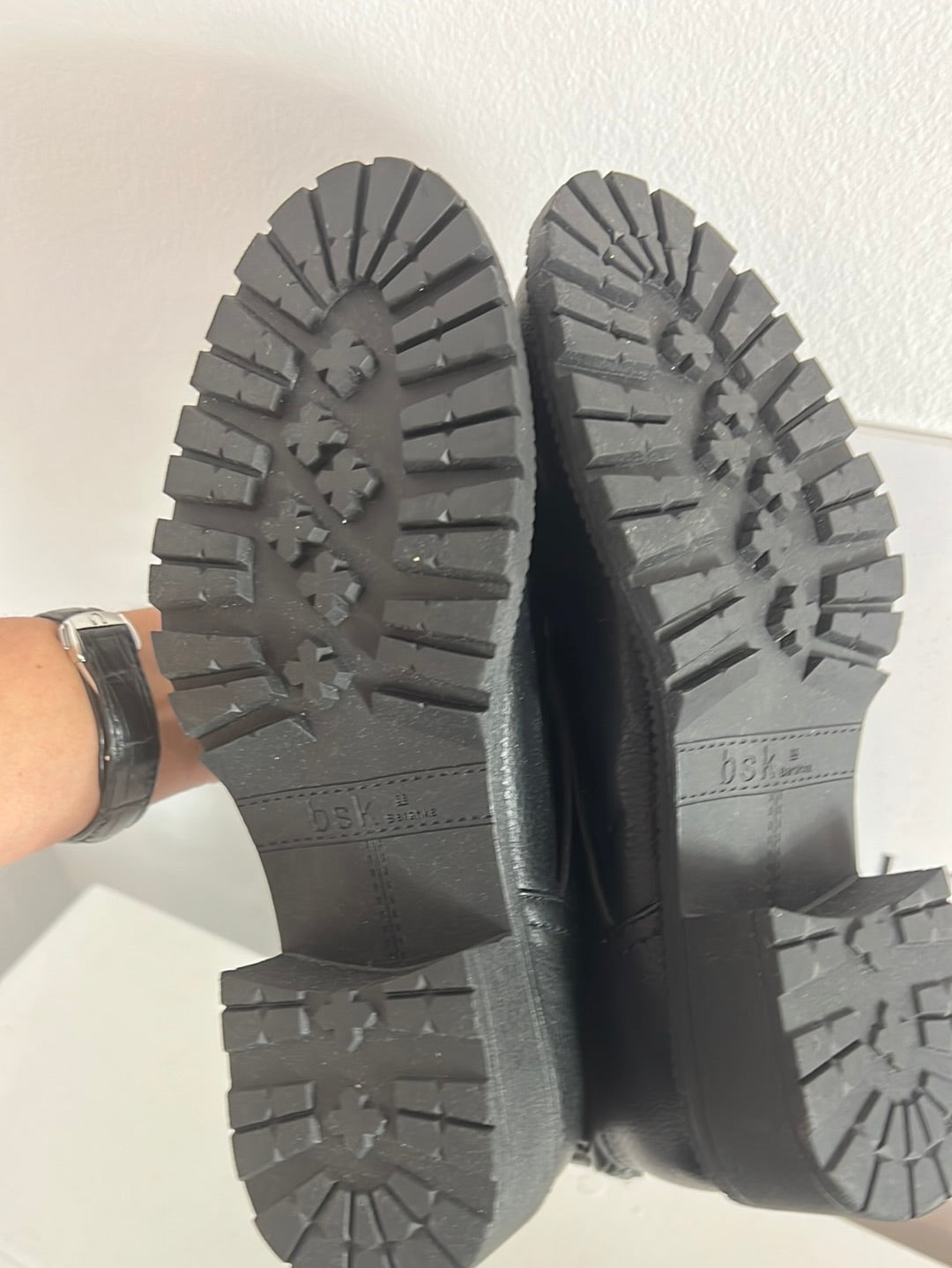 BERSHKA. Botas negras hebilla T.38