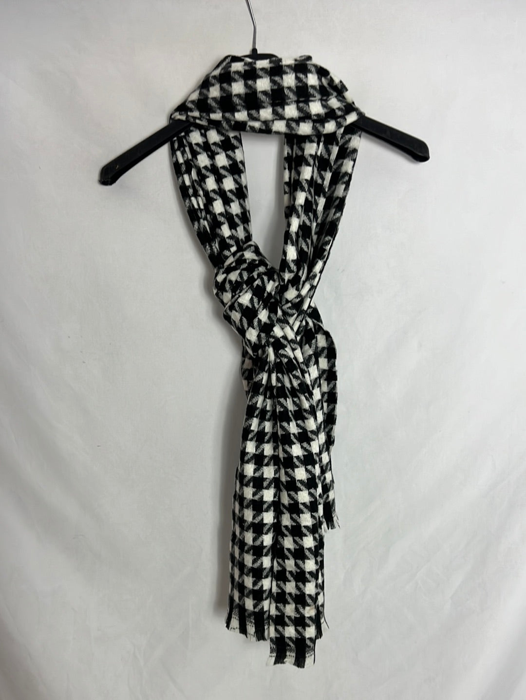 OTRAS. Bufanda cuadros negra y blanca. T U