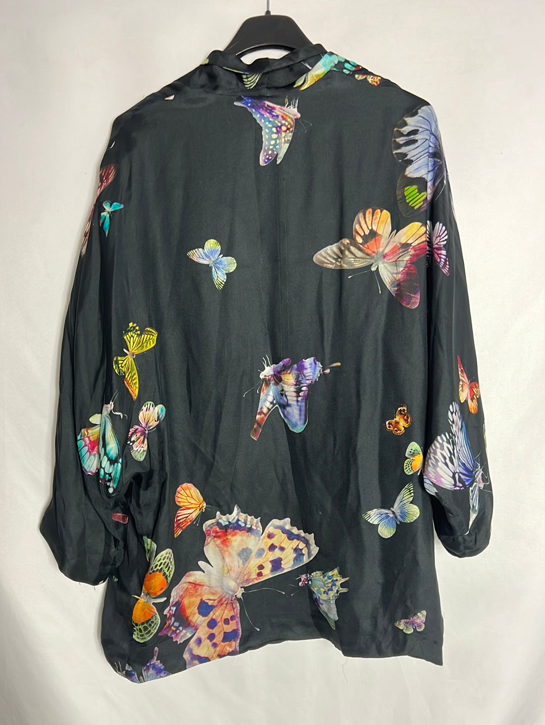 ZARA. Kimono seda estampado mariposas. T M