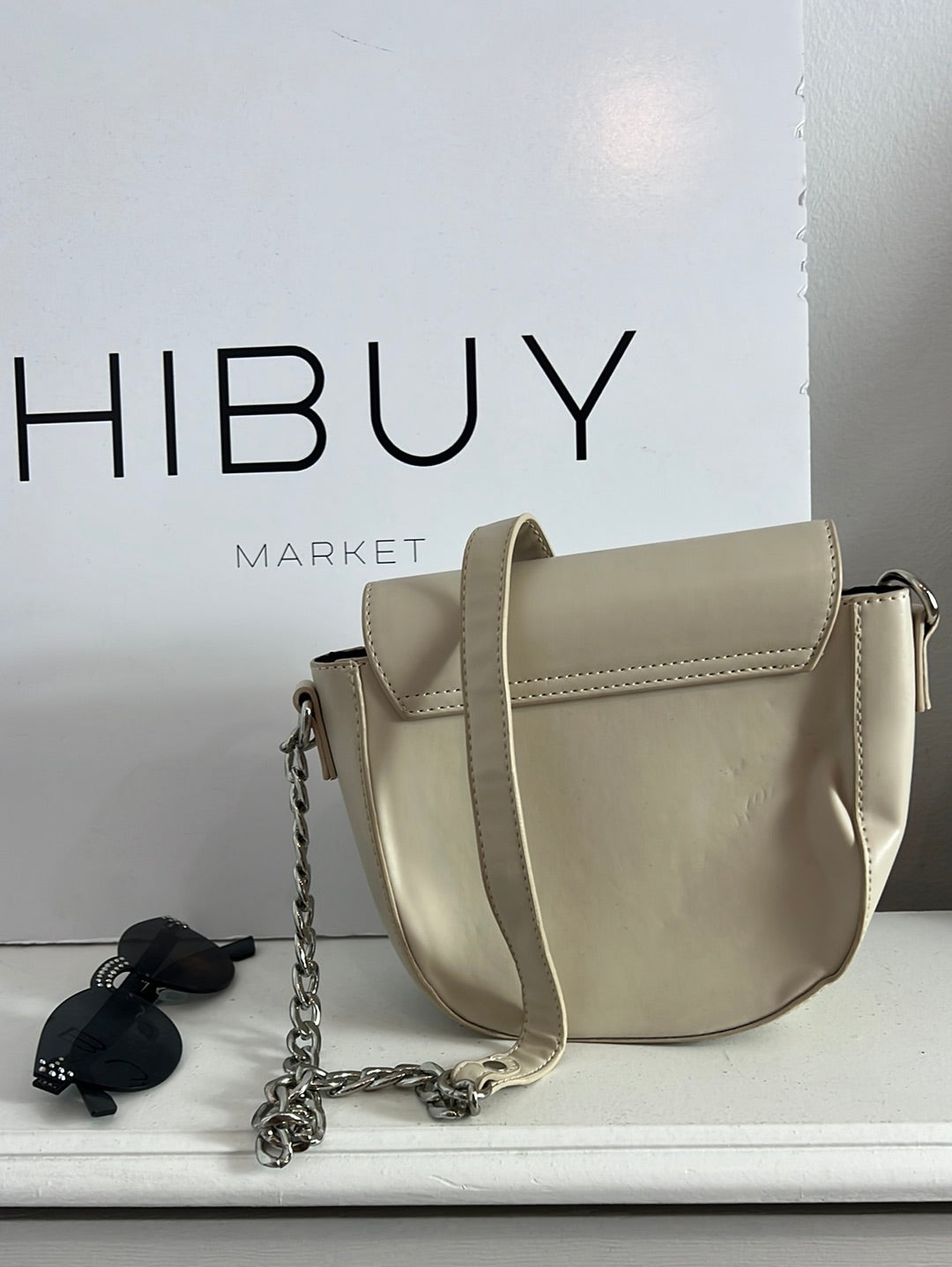 FOREVER 21. Beige oval bag