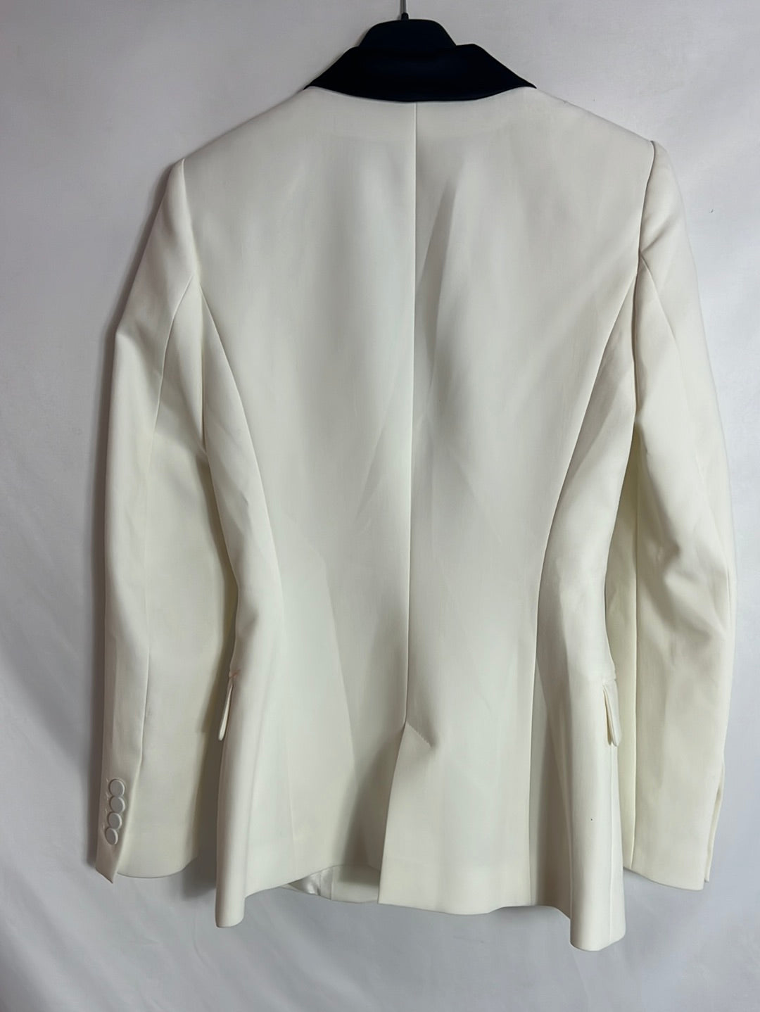 ZARA. Blazer blanca solapa negra. T S
