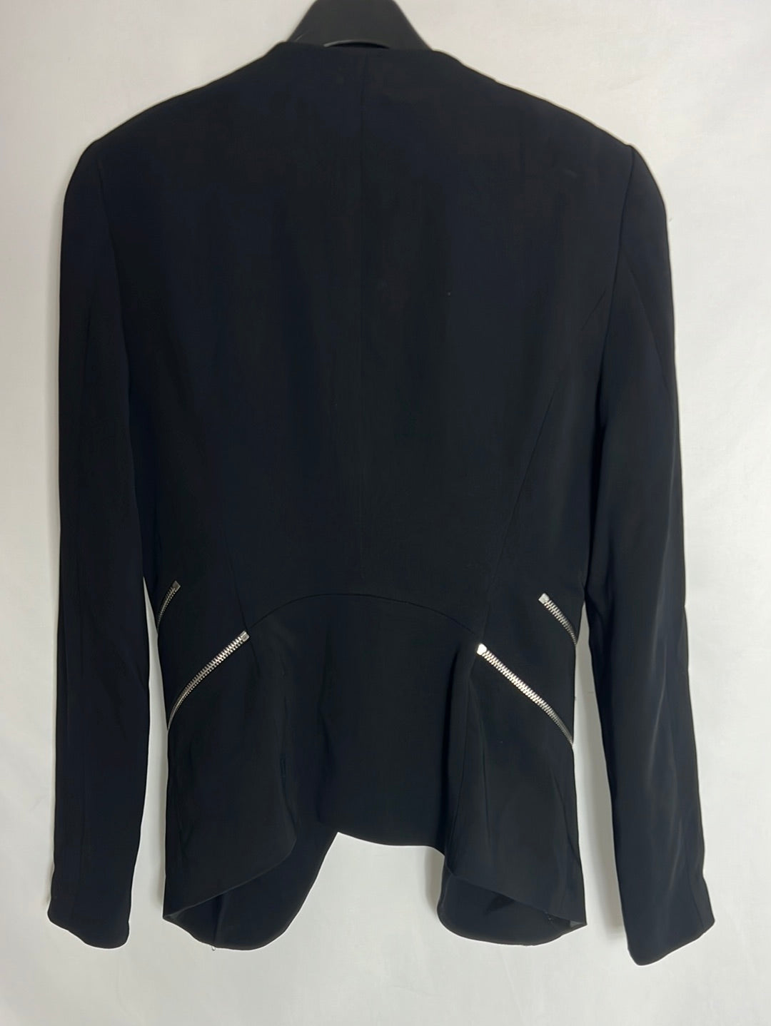 ZARA. Blazer negra asimétrica cremalleras. T M
