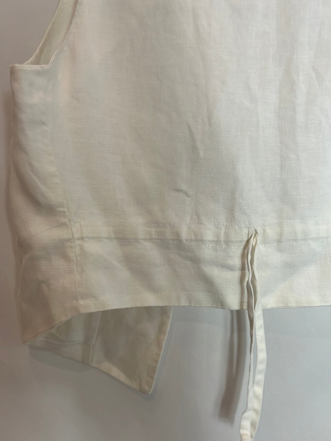 MASSIMO DUTTI. Short linen bank vest. TM