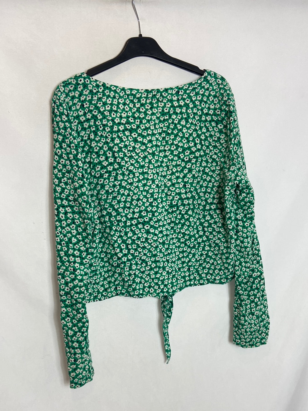 H&M. Blusa verde de flores T.S