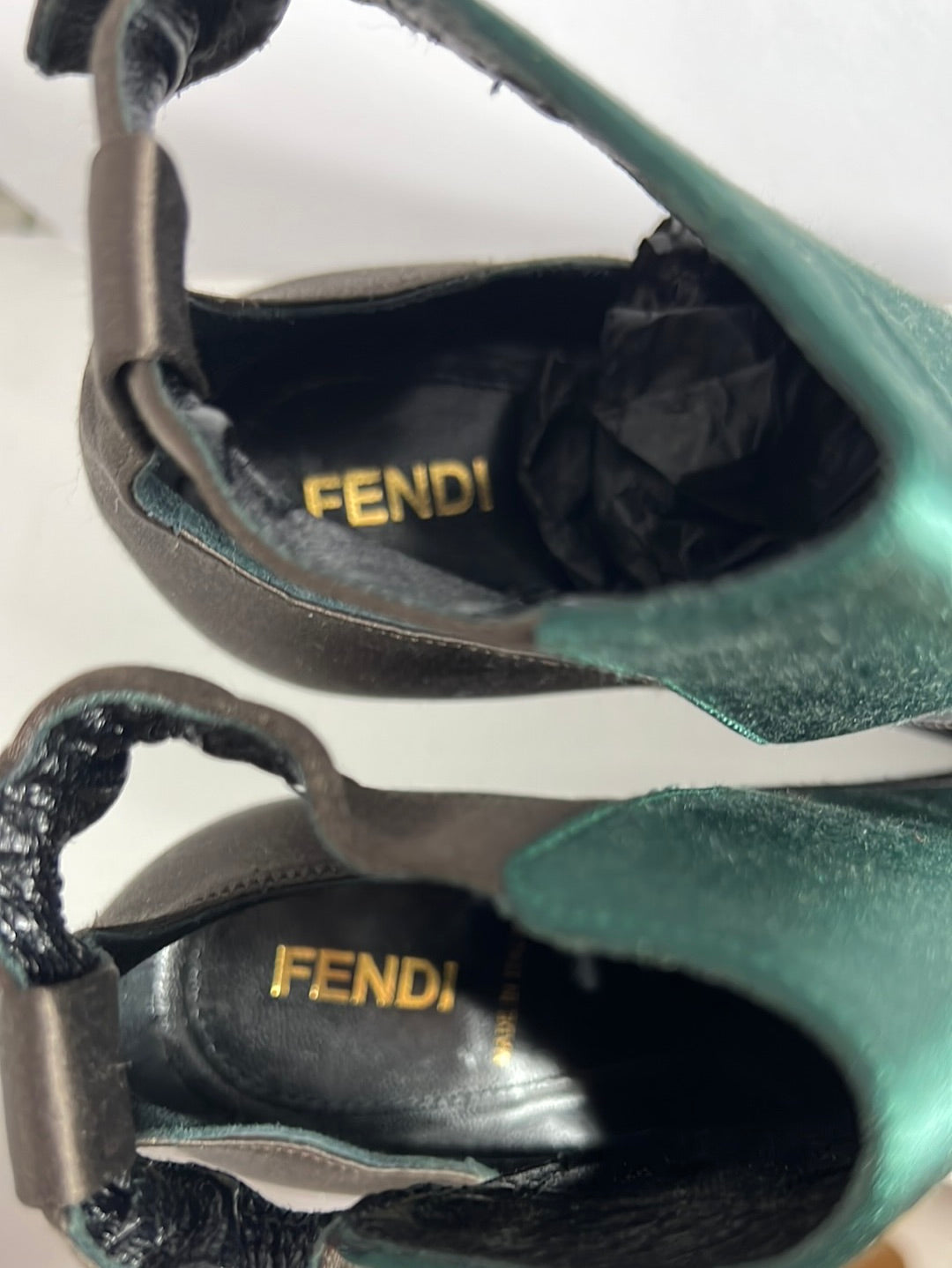 FENDI. Tacones satinados tricolor. T 37