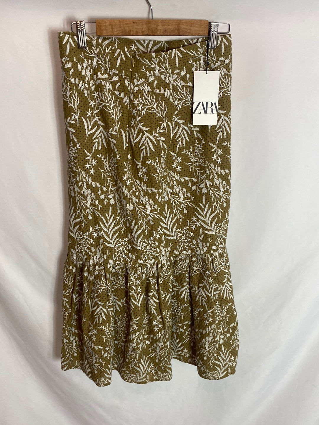 ZARA. Die-cut midi skirt Tm