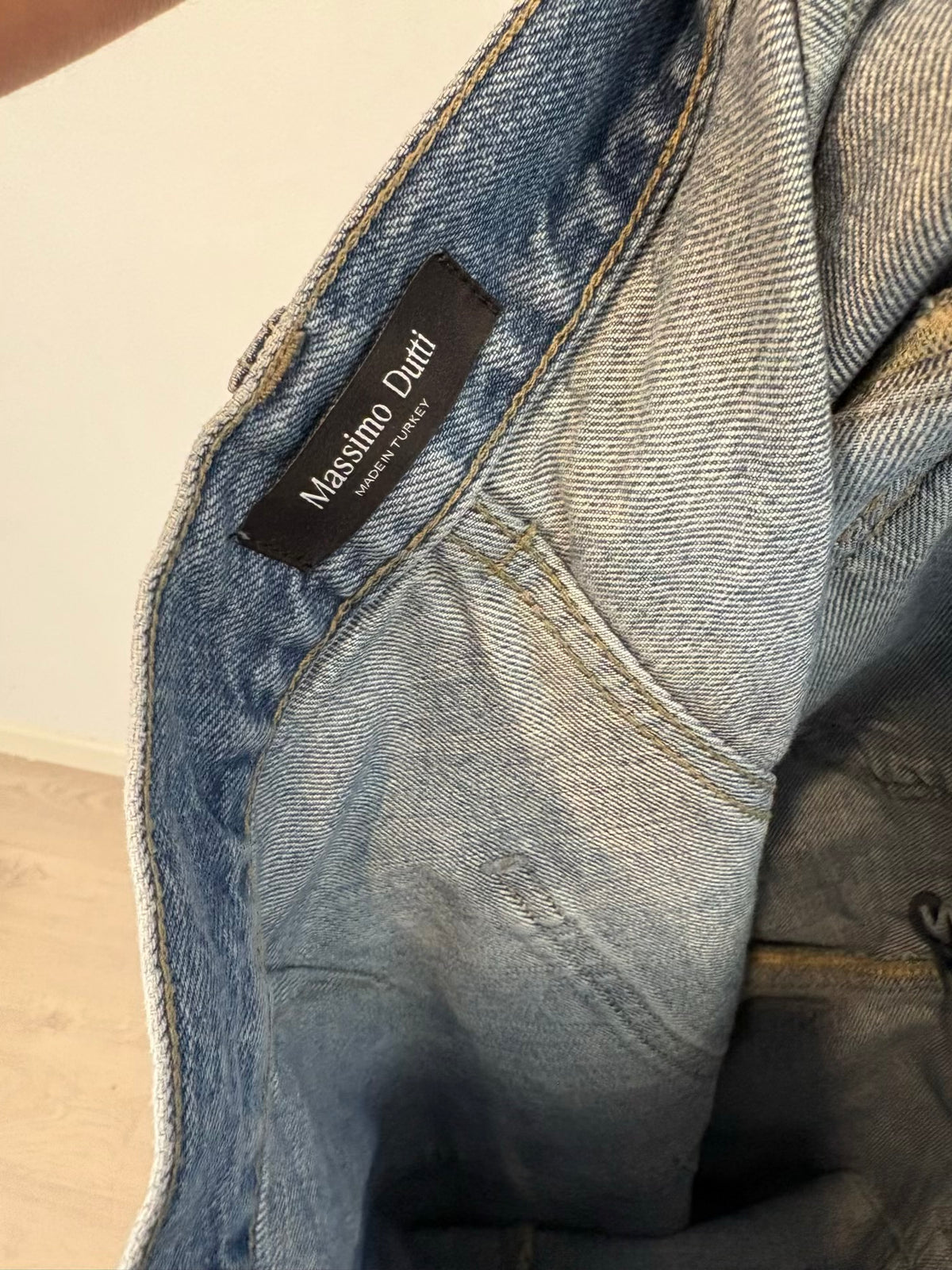 MASSIMO DUTTI. Denim pata ancha costura