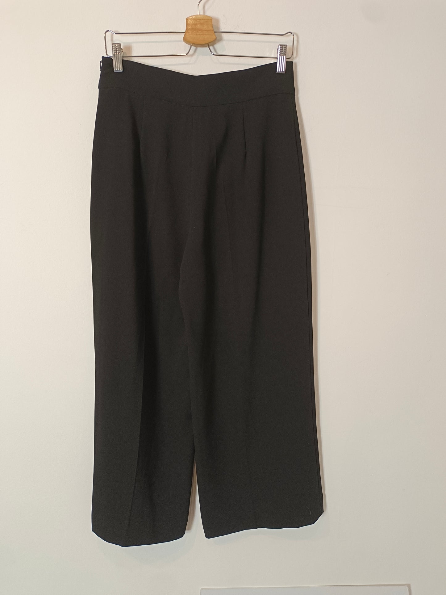 ZARA. Black culottes TM