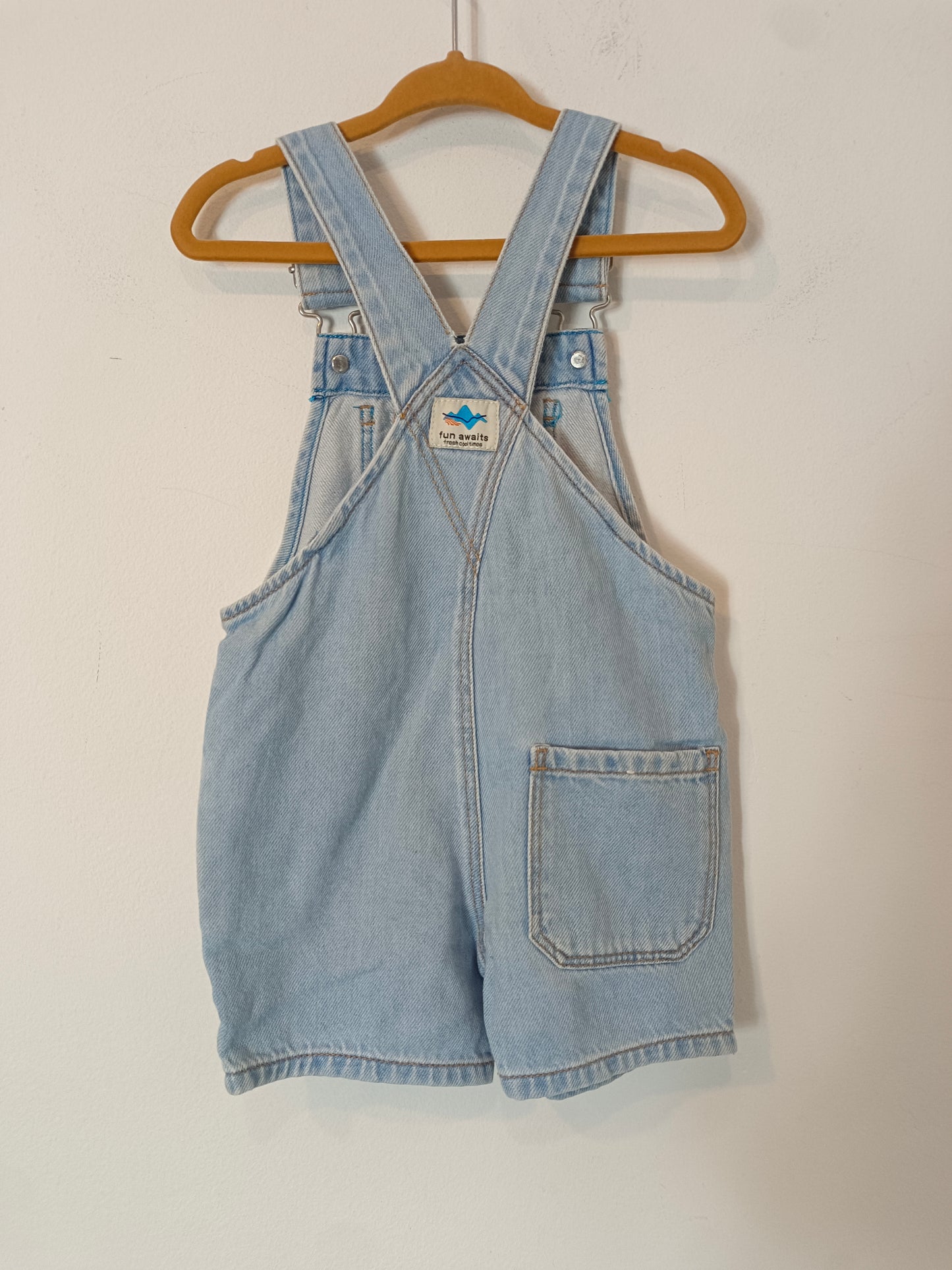 ZARA. Peto vaquero corto T.9-12 meses