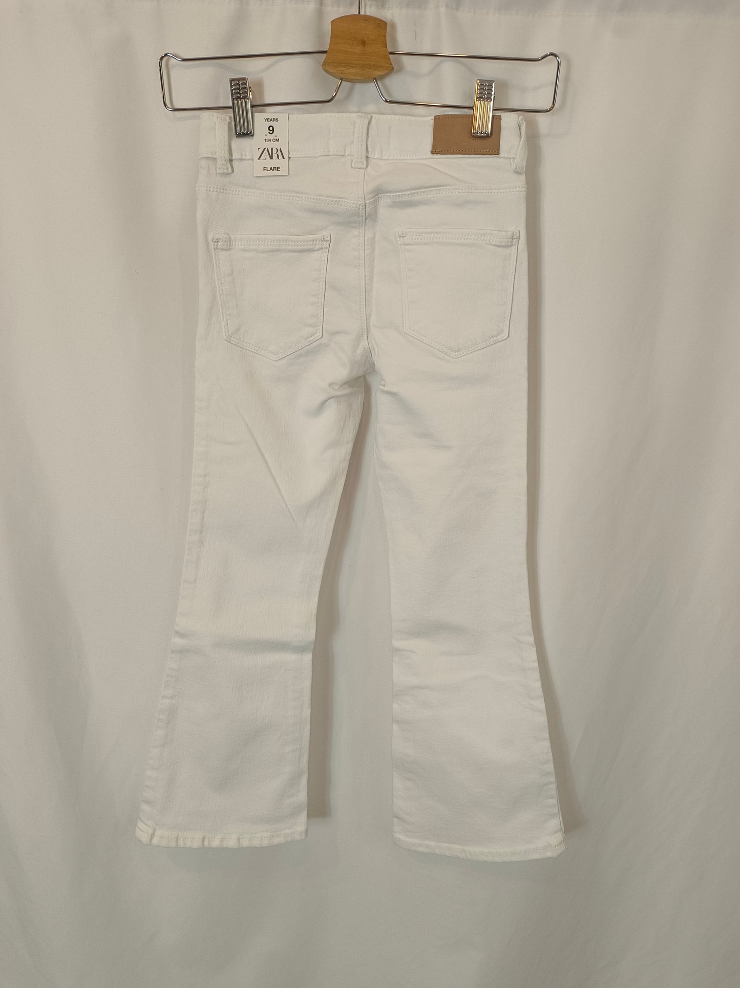 ZARA. White flared trousers, size 9 years