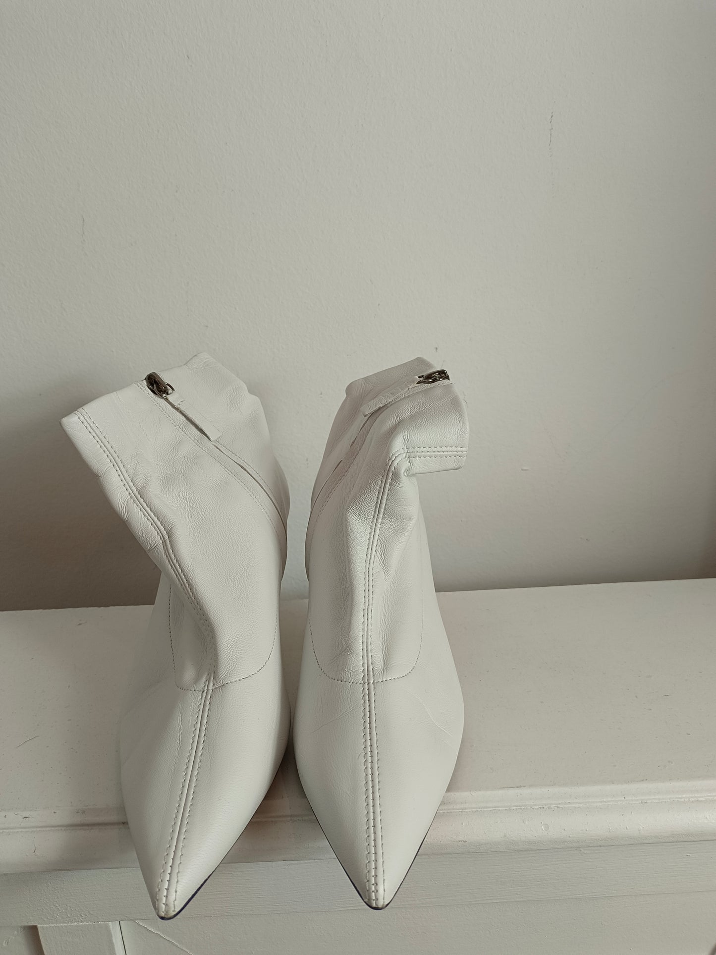 ZARA. Botines blancos tacón T.38