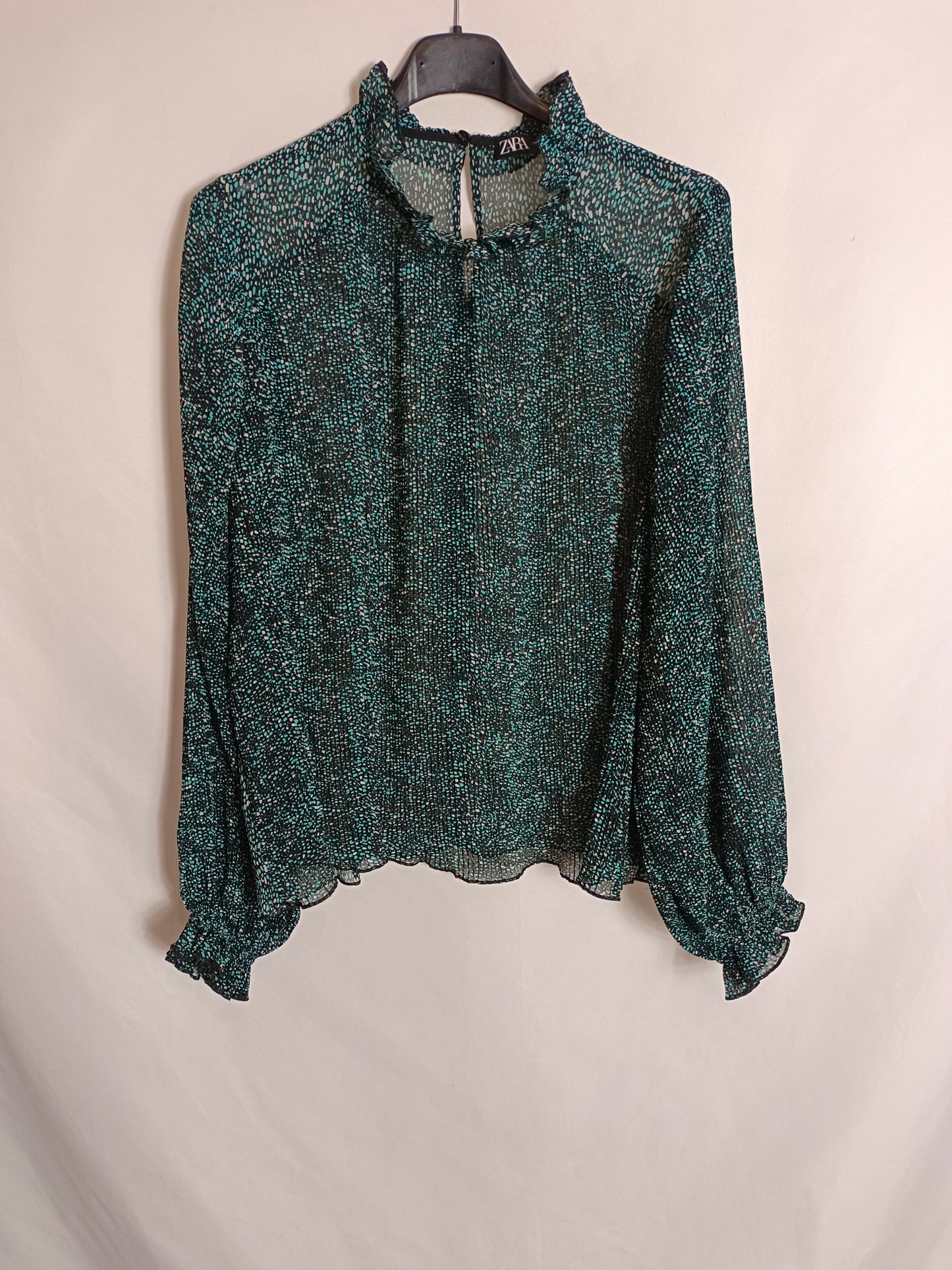ZARA. Blusa plisada estampada T.m