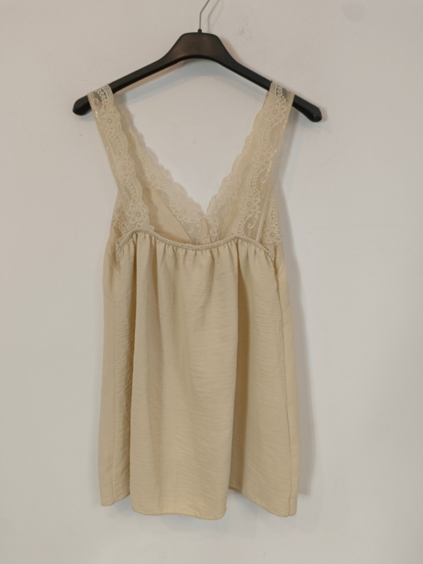 OTRAS. Top beige claro lencero. T S/M
