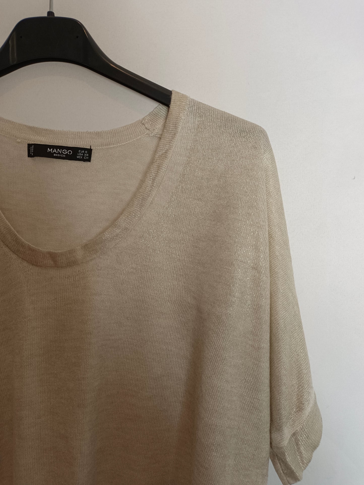 MANGO. Top beige detalles T.s