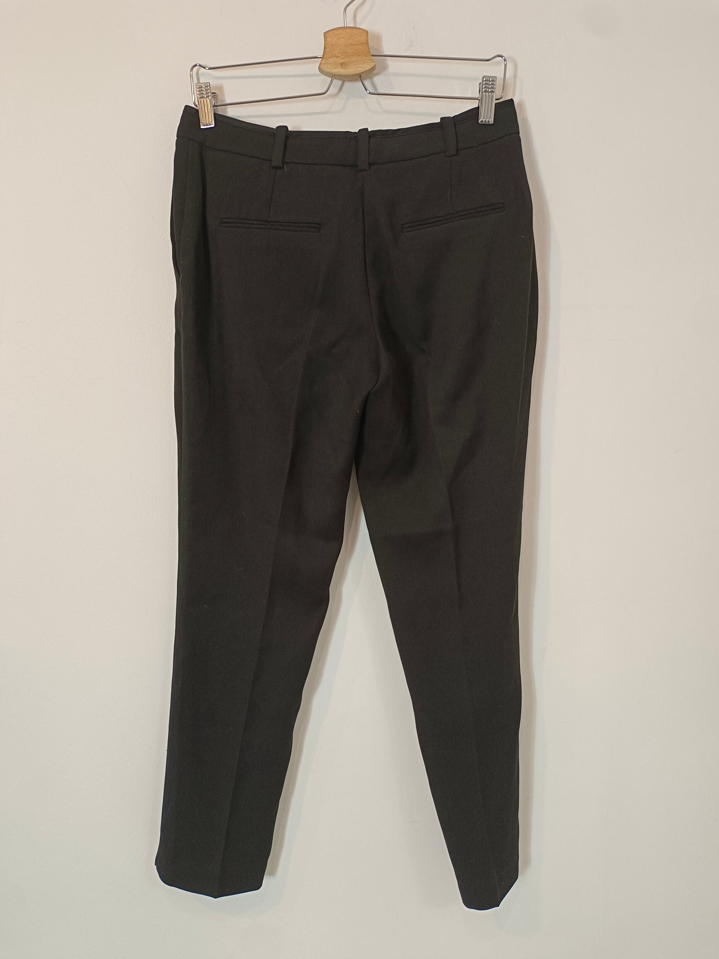 MANGO. Pantalón pinzas negro T.38
