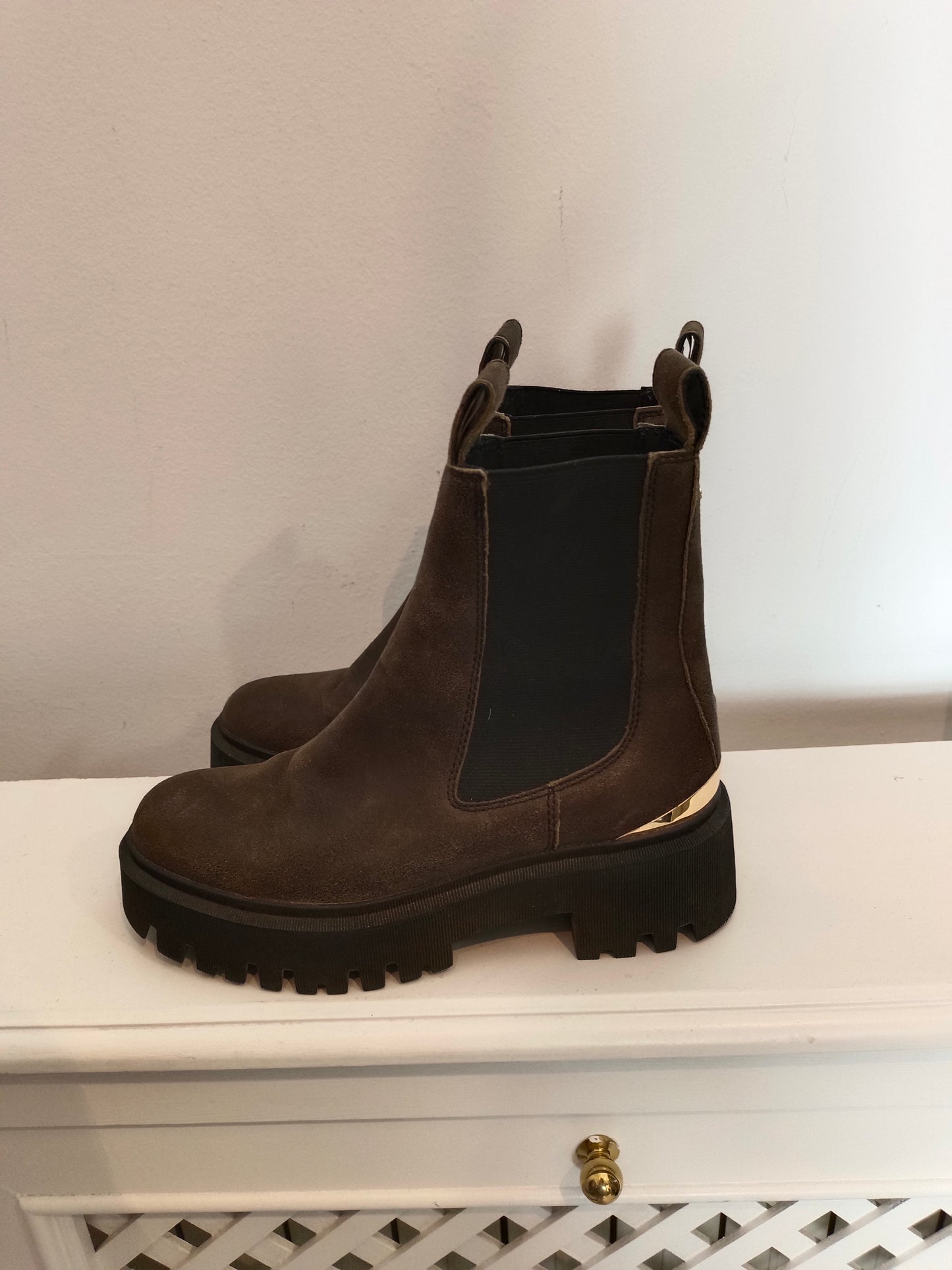 MAJE. Botines verdes suela ancha T.38