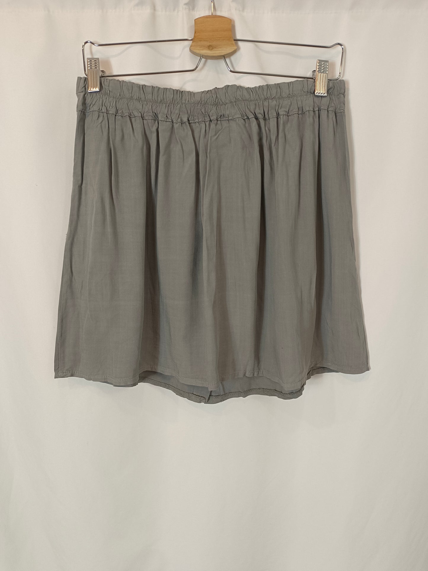 OTHERS. Short green buttoned skirt YOUR(S)