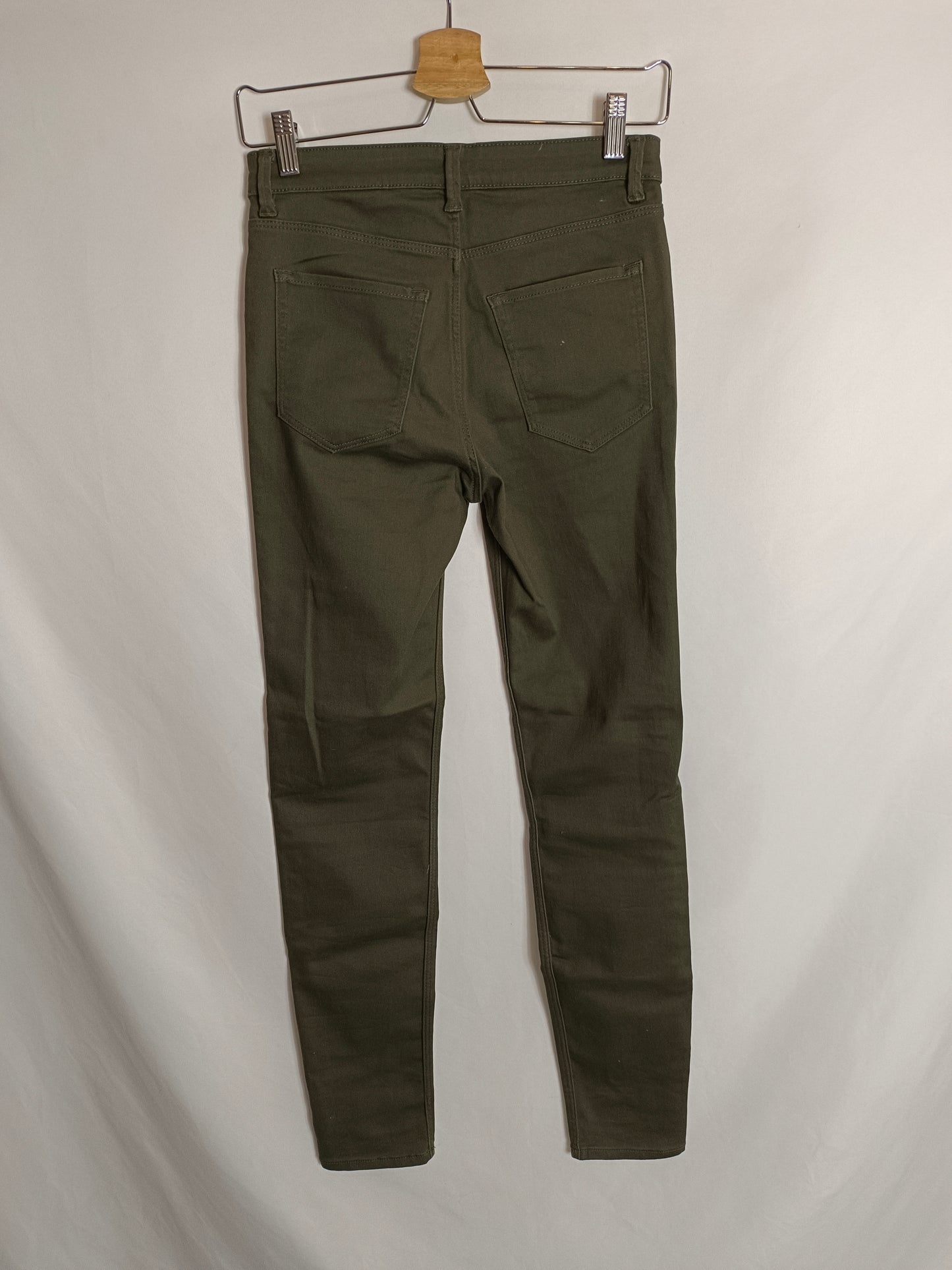 H&M. Green skinny pants size 36