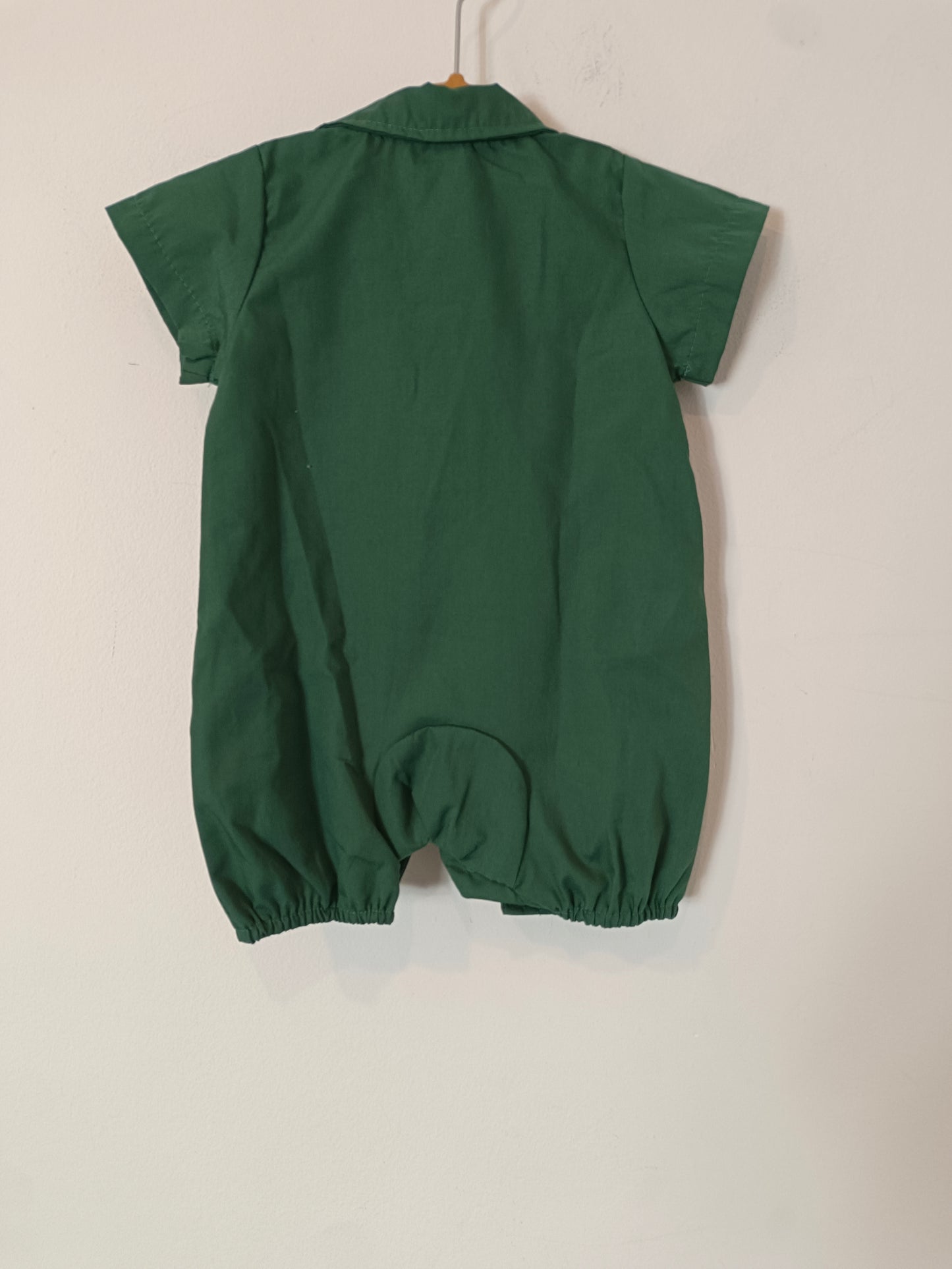 SHEIN. Ranita verde abotonada T.6-9 meses