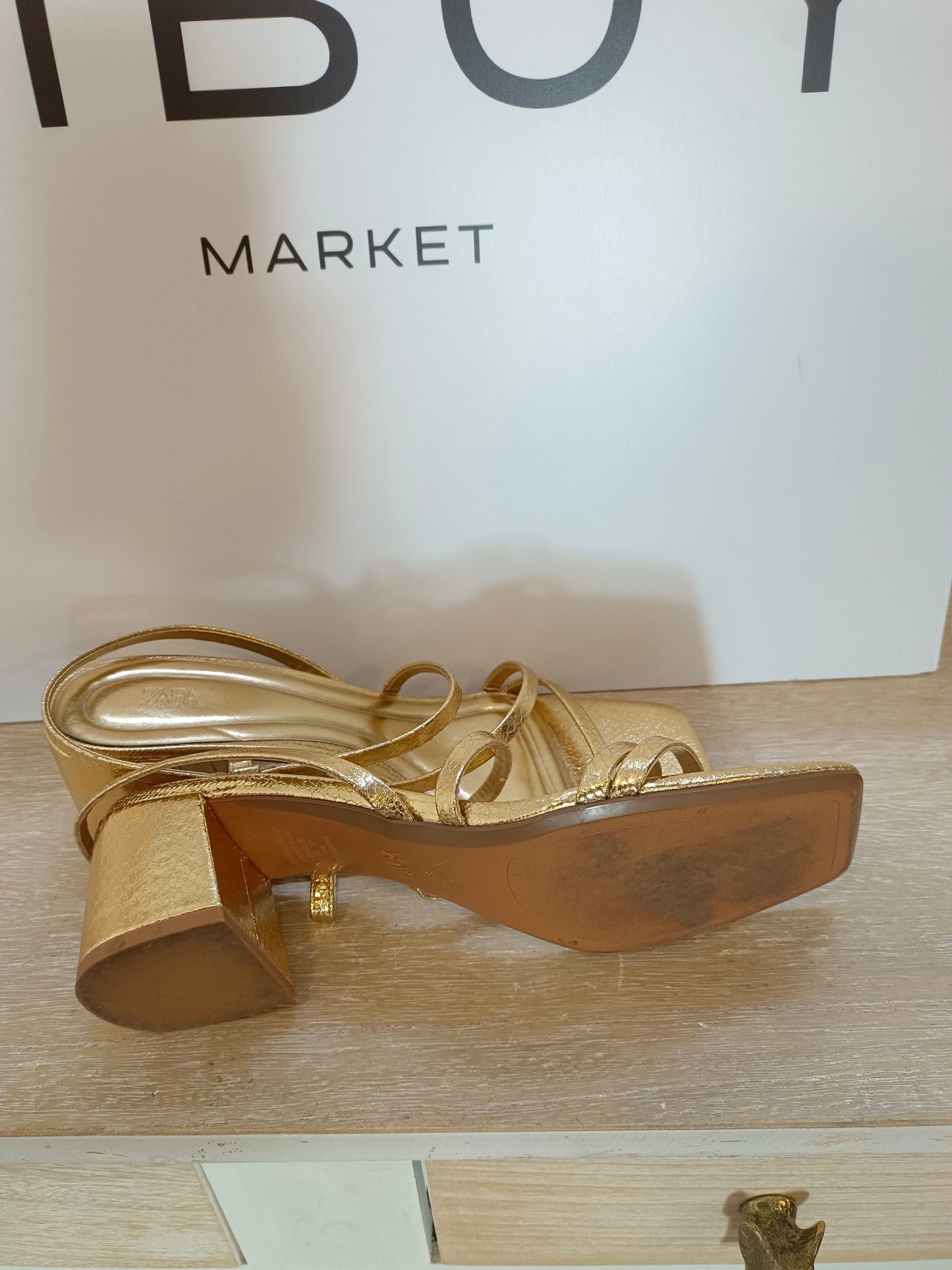ZARA. Textured gold sandal size 39