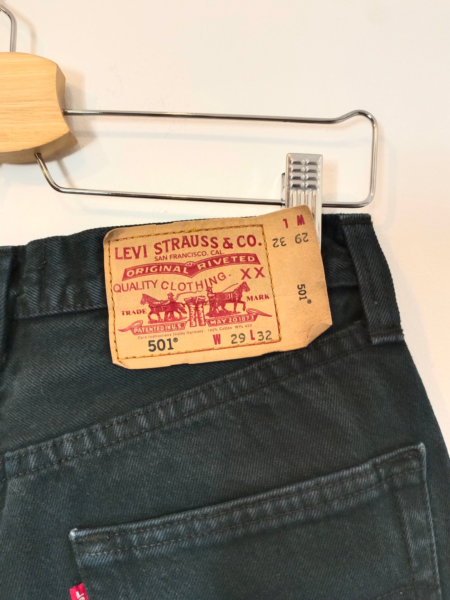 LEVI'S. Pantalón corto azul 501 T.29 (38)