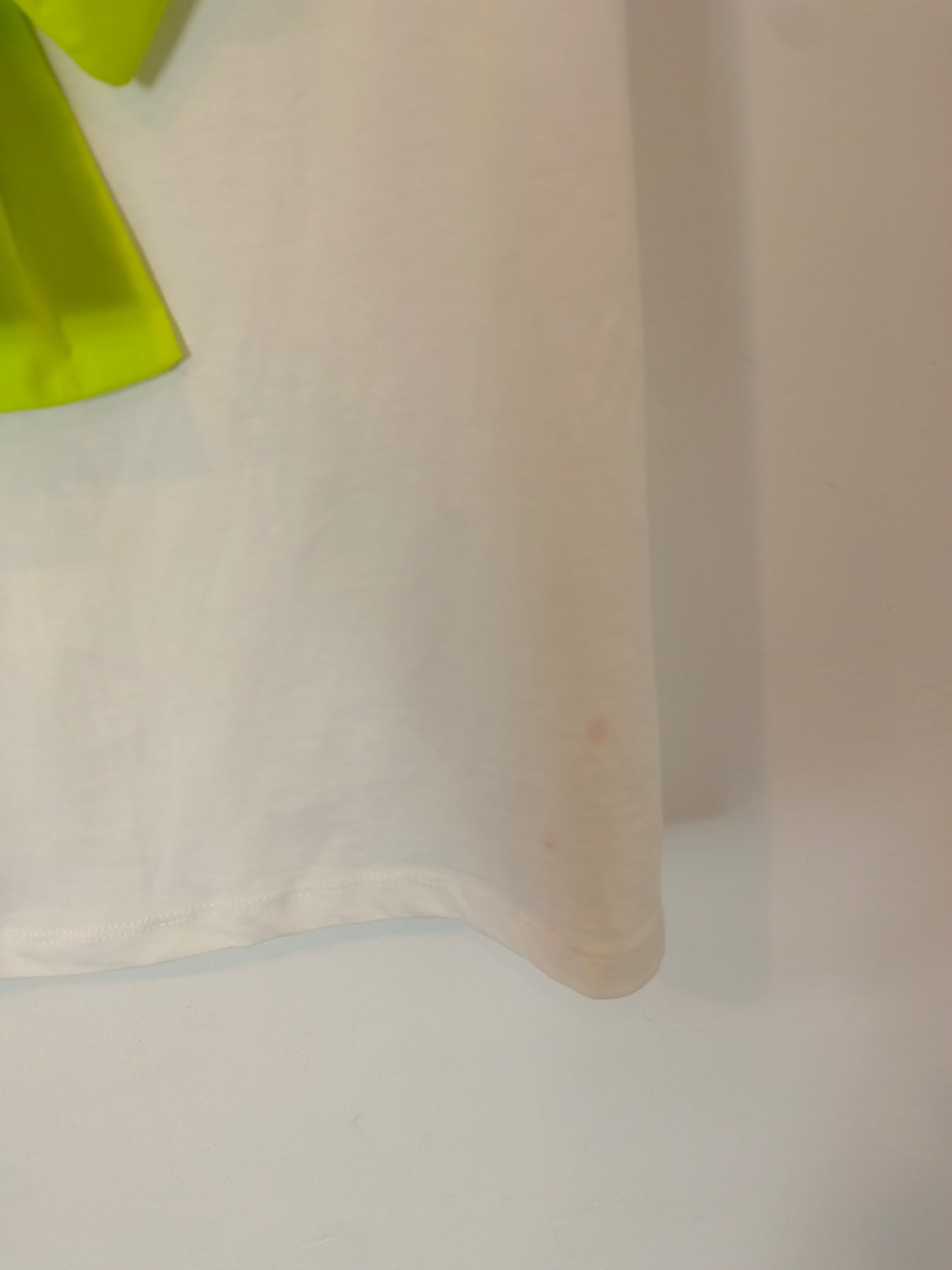 LUMINA. Camiseta blanca lazo Tu(s/m)tara