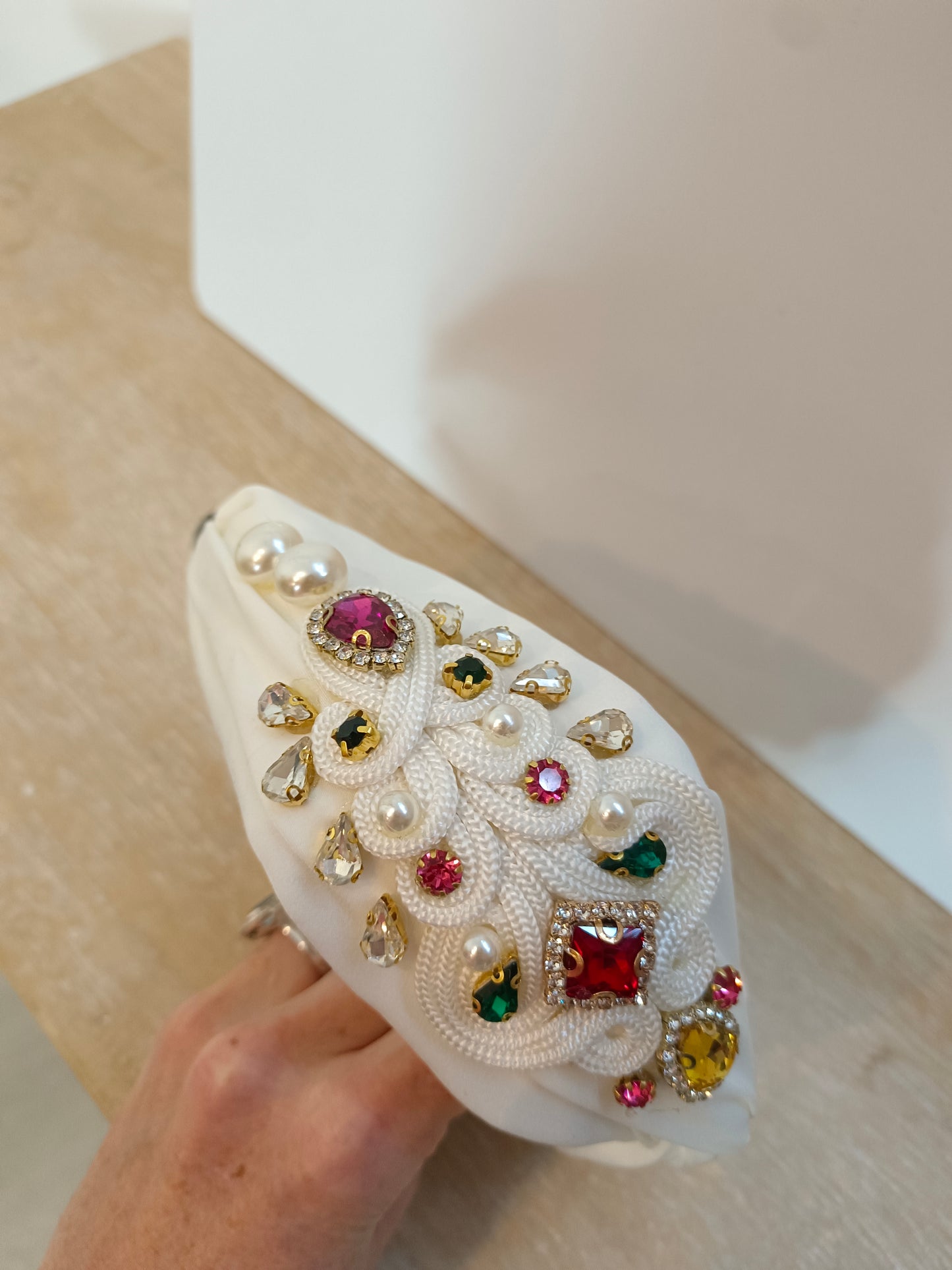 OTHERS. White beaded headband