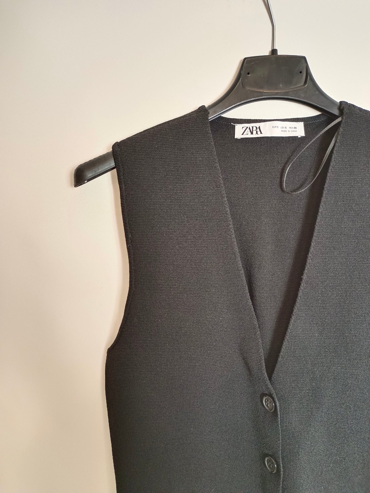 ZARA. Black Ts knit vest