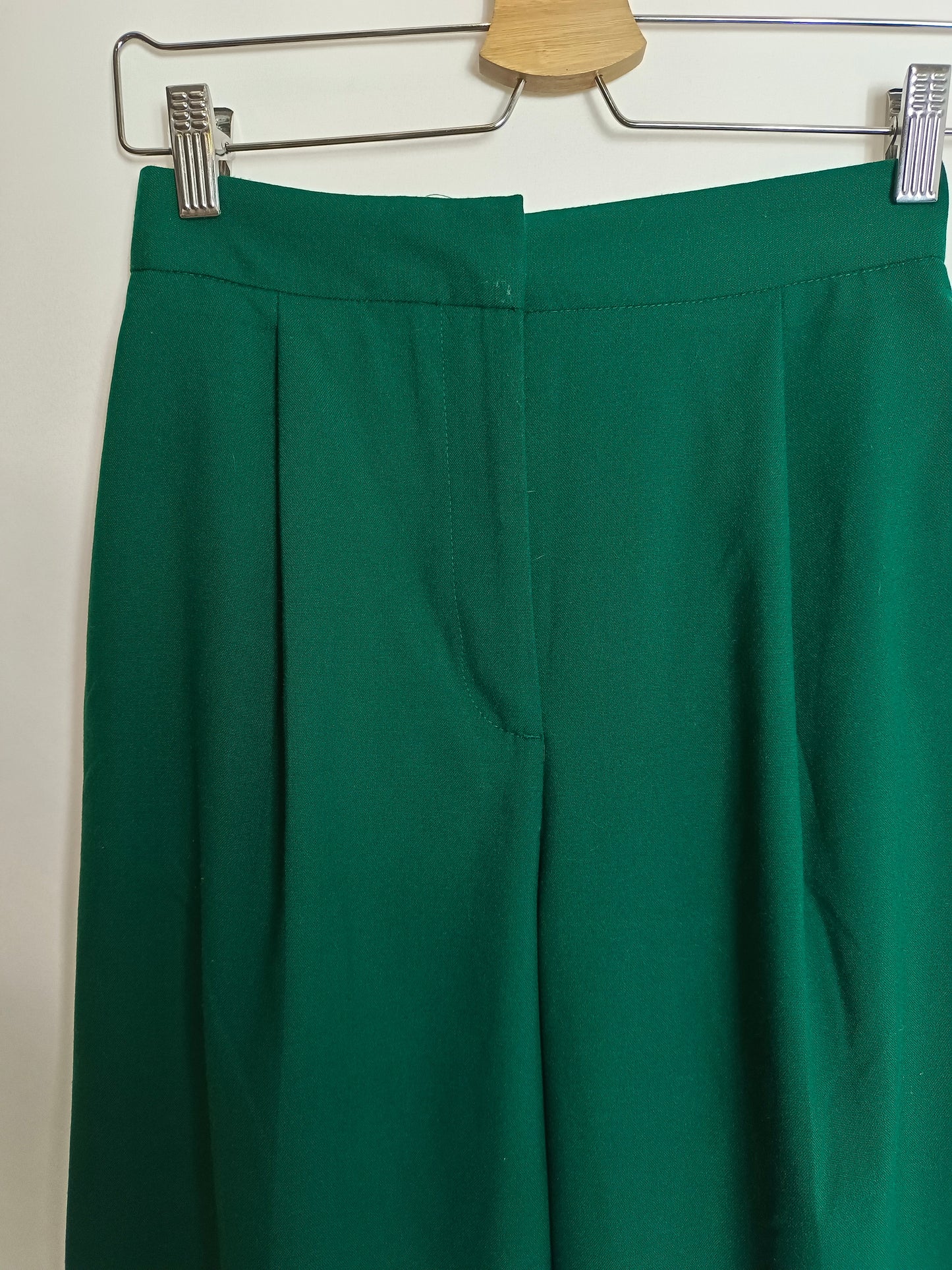 ZARA. Pantalón culotte verde T.xs
