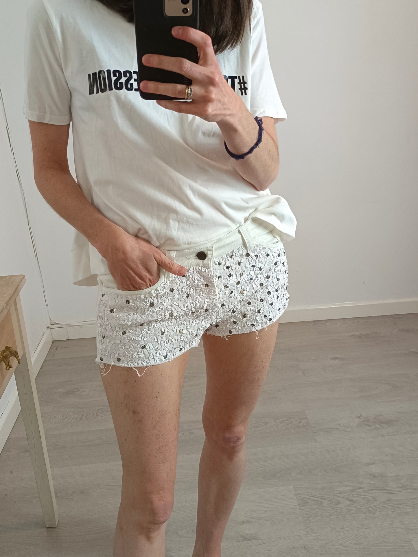 ANTIK BATIK. Denim shorts lentejuelas. T S