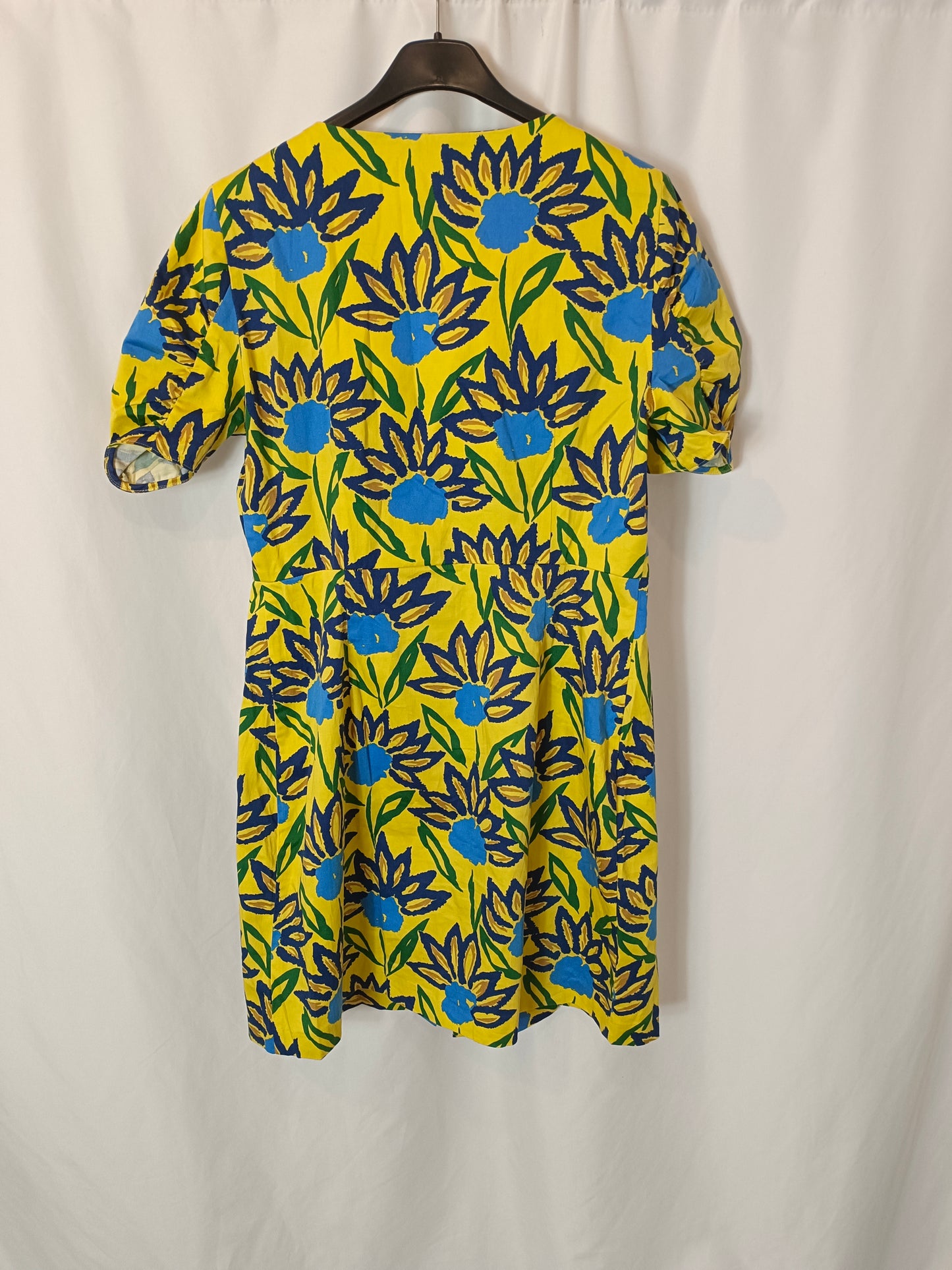 ZARA. Vestido corto estampado flores. T L