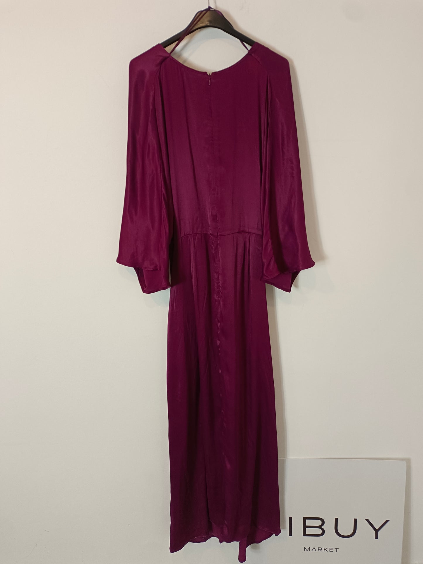 ZARA. Vestido midi burdeos satinado T.xl
