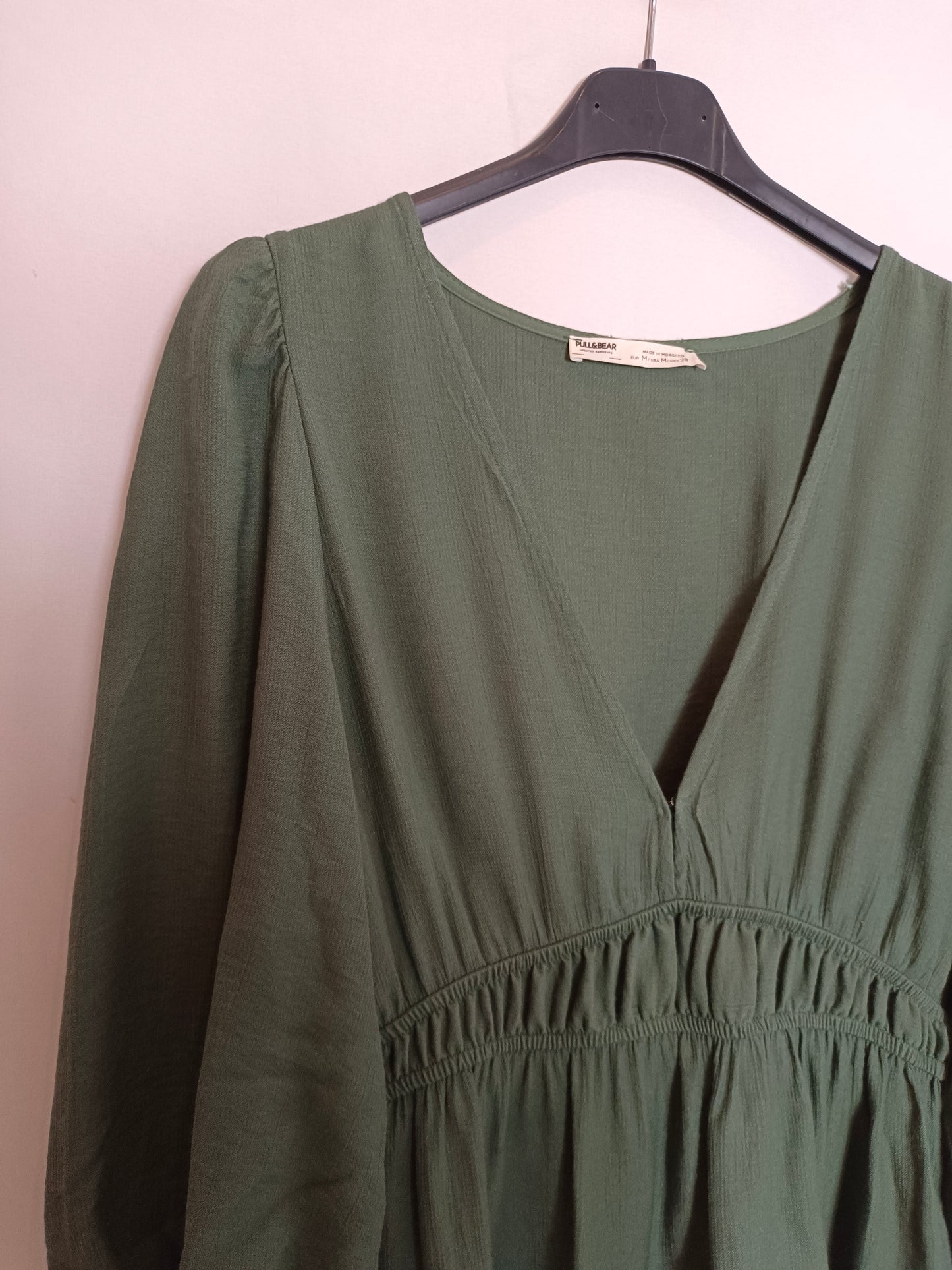 PULL&BEAR. Short green dress Tm