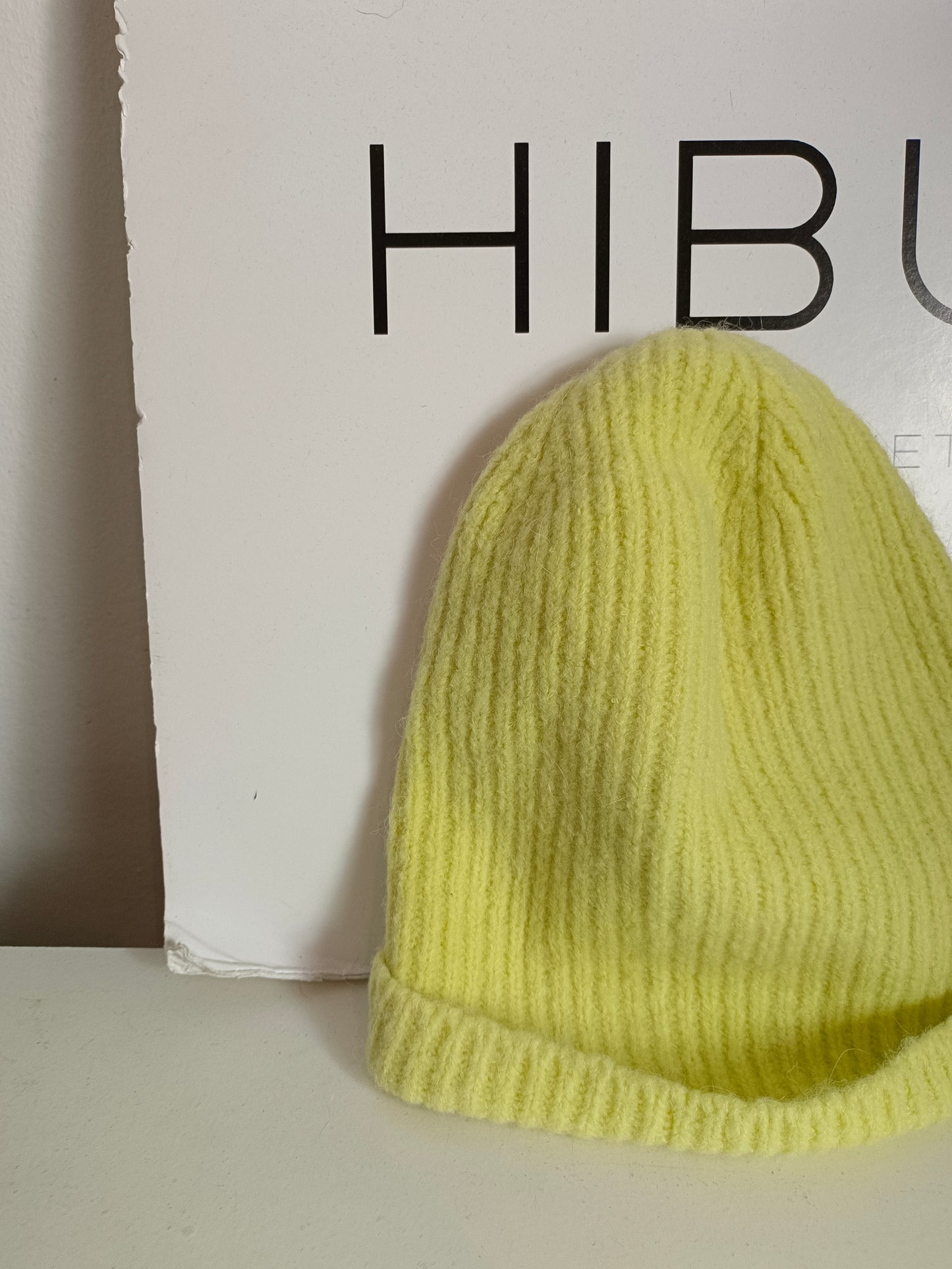 MANGO. Gorro amarillo