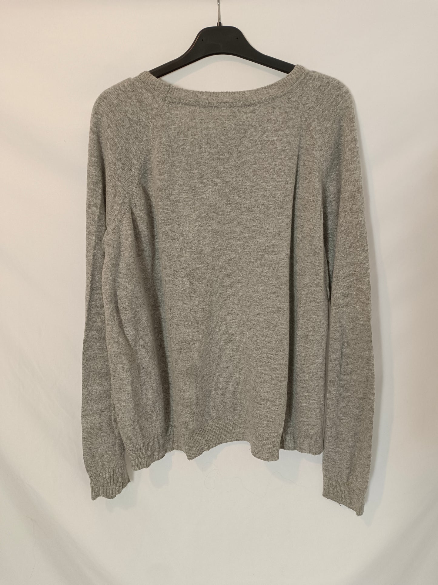 THE HIP TEE. Grey Tm/l lettering sweater