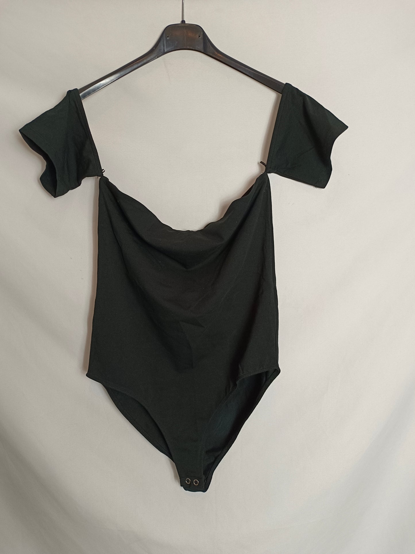 STRADIVARIUS. Body negro T.l