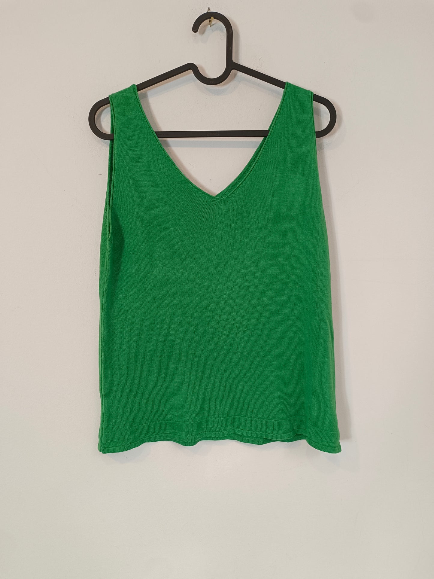 OTRAS. Top verde punto. TS/M