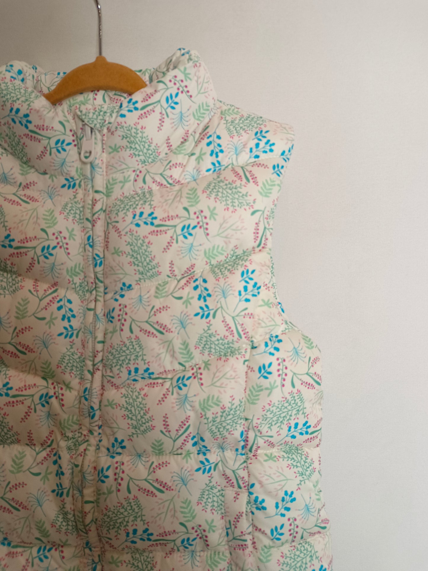 SFERA. Plumas sin magas flores T.6-7 años