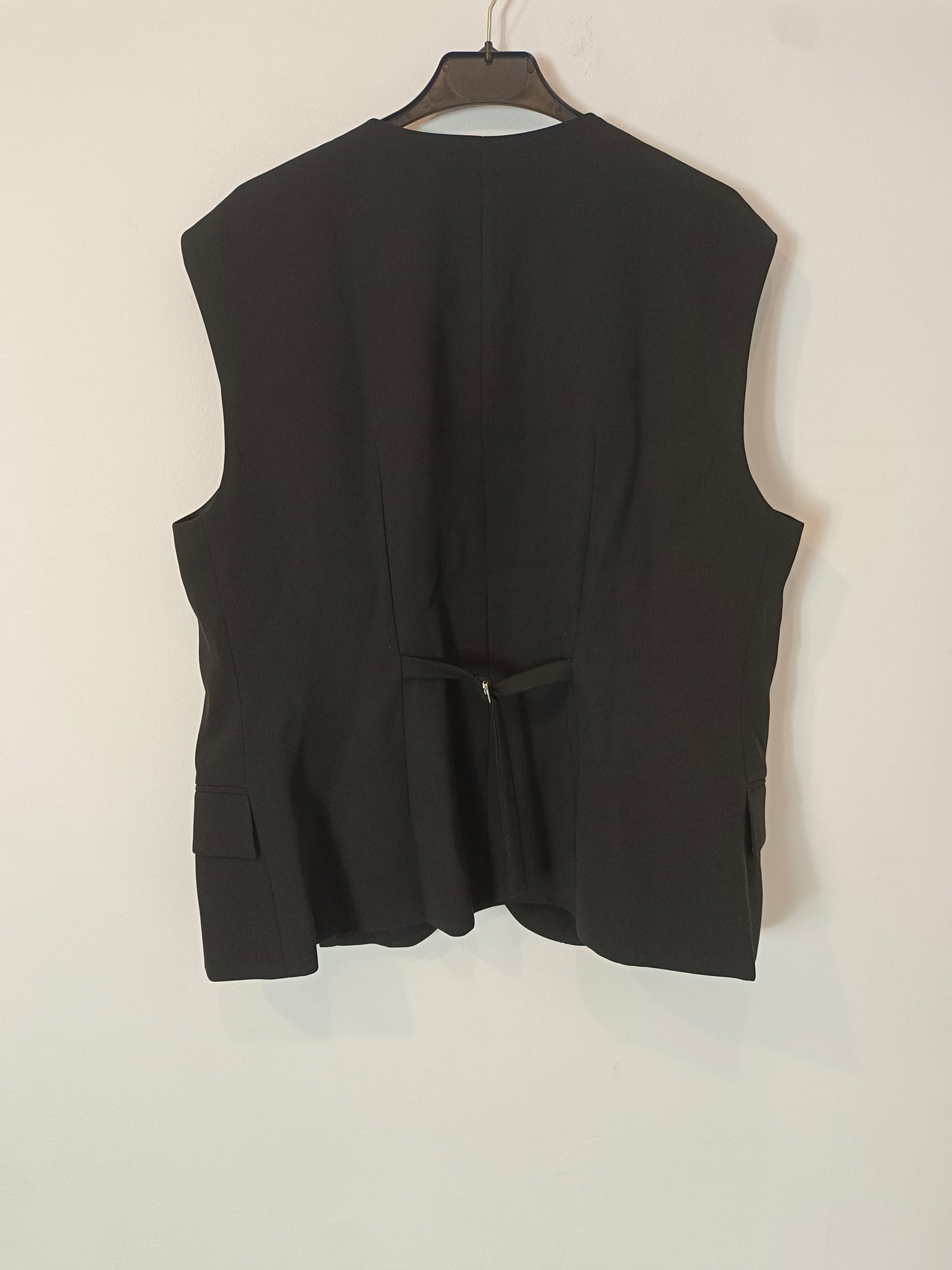ZARA. Chaleco negro abotonado T.xxl