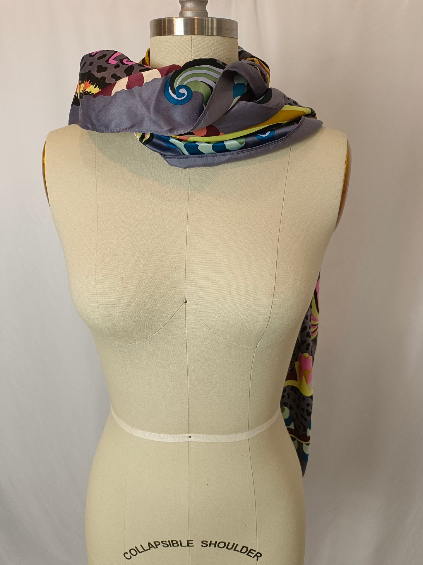 BIMBA Y LOLA. Printed gray scarf