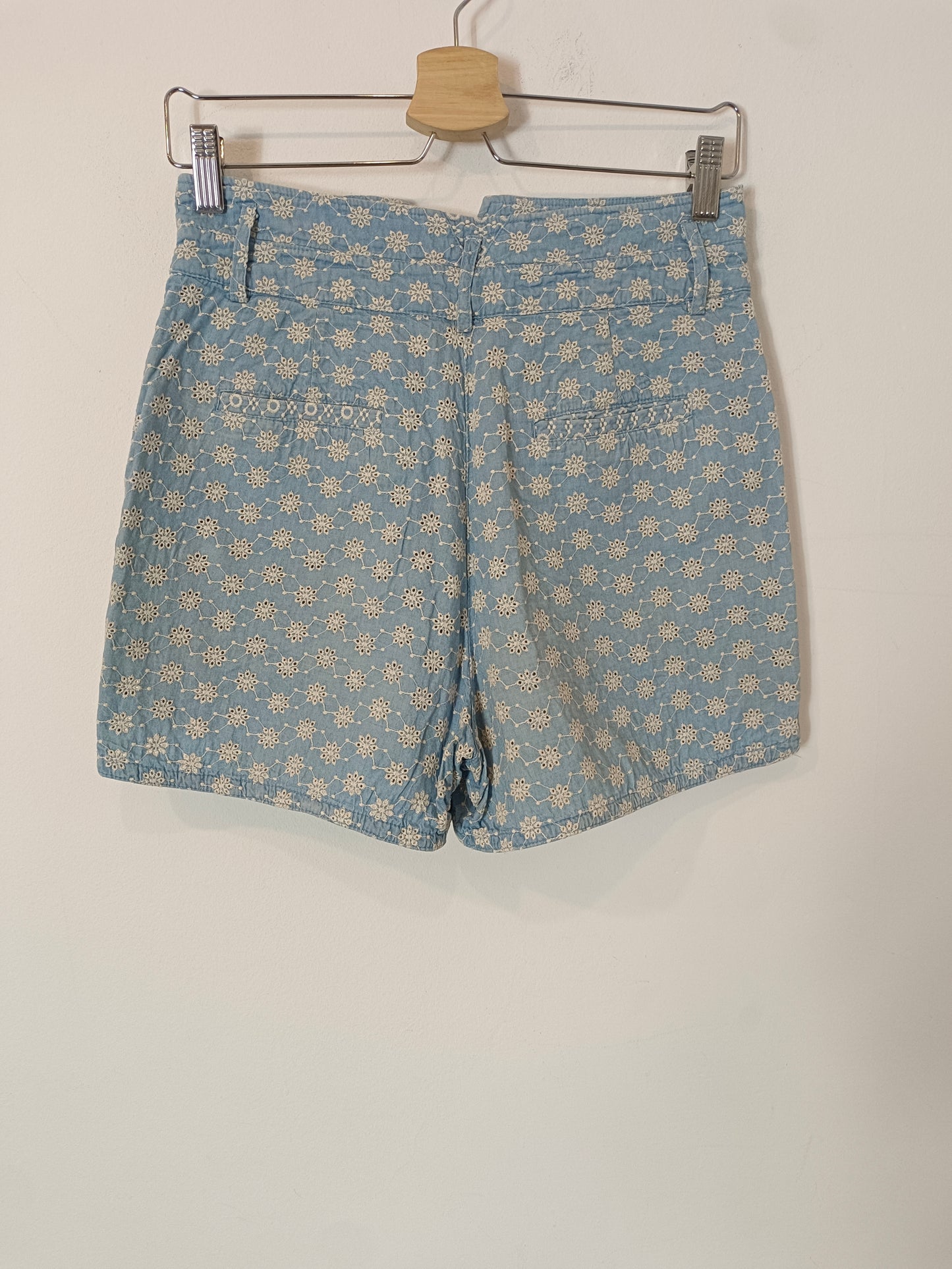 ZARA. Pantalón corto bordado T.m