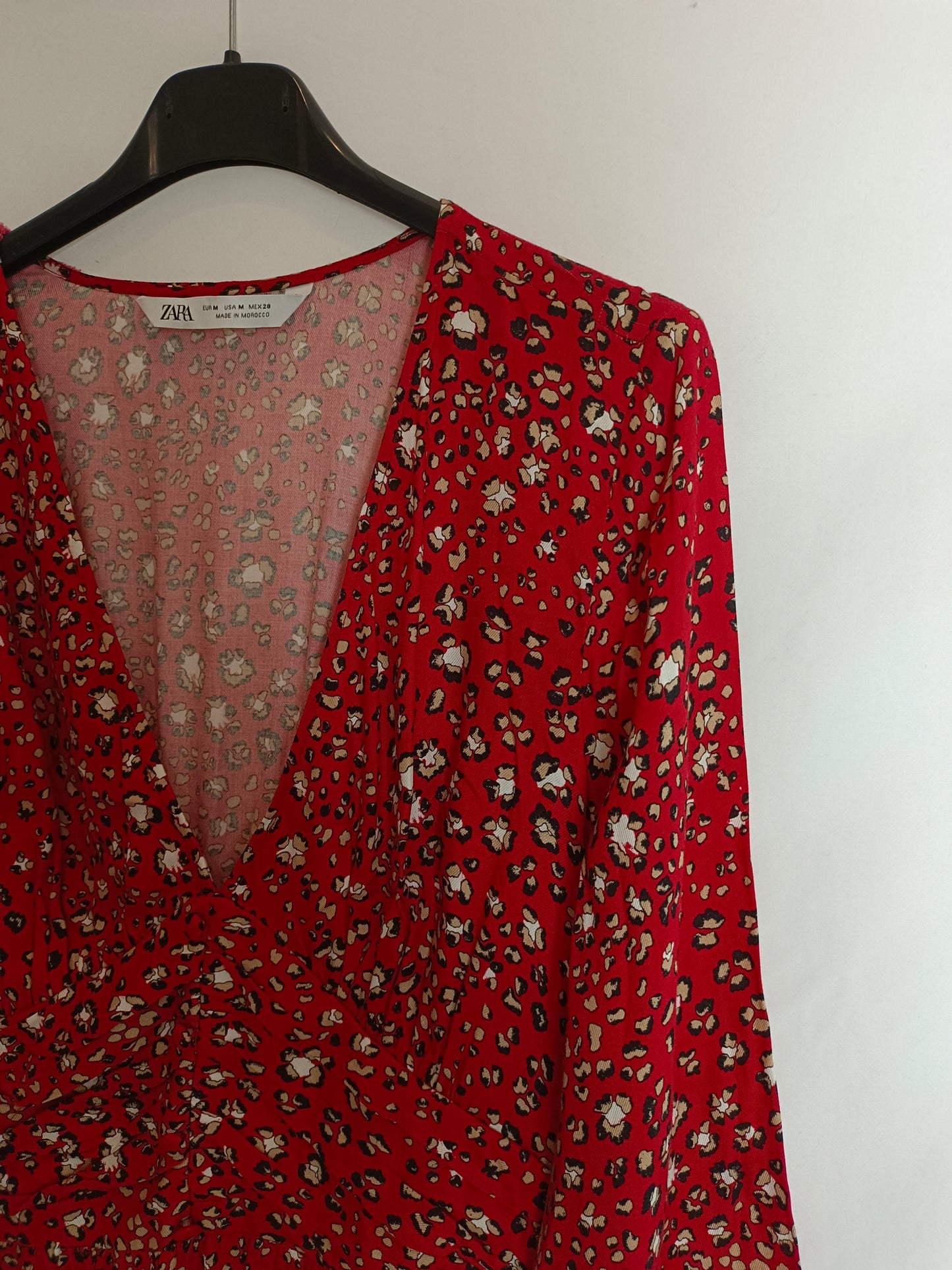 ZARA. Vestido midi rojo estampado print T.m