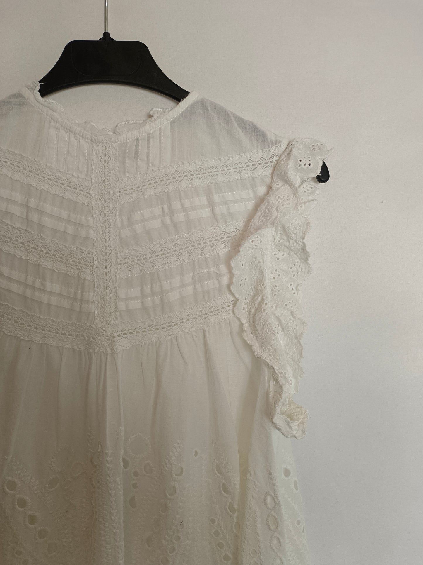 ZARA. Top blanco troquelado T.s