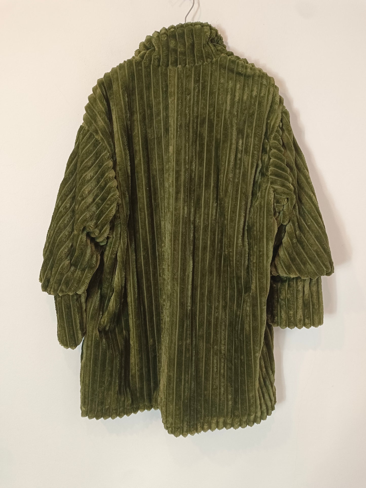 TIMELESS. Abrigo verde de terciopelo T.u(s/m)